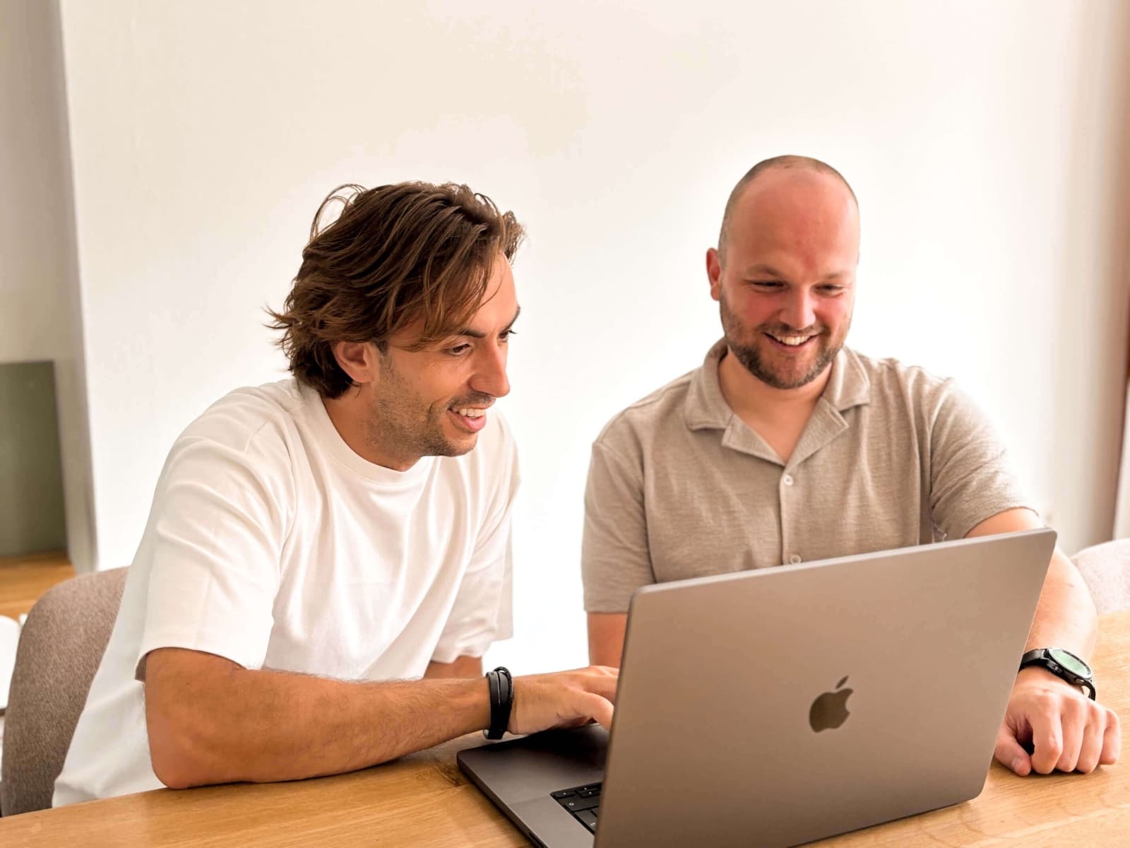 Miran Cosic en Jasper van der Heide samen aan het werk